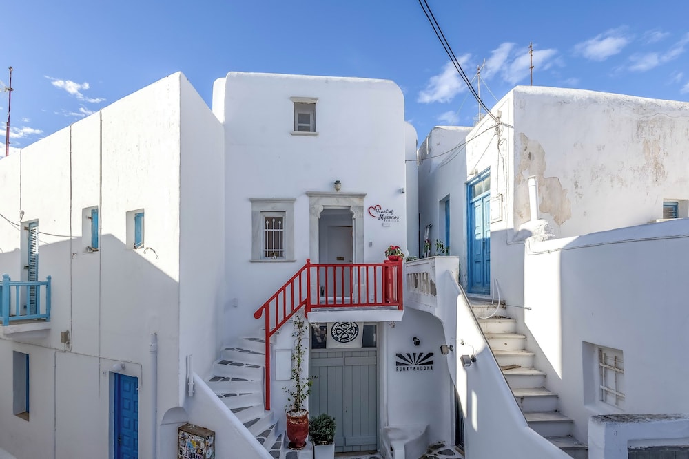 Heart of Mykonos Suites