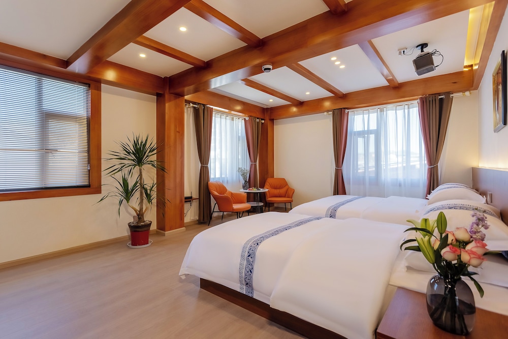 Namzhuo Tibetan-style Courtyard Manor
