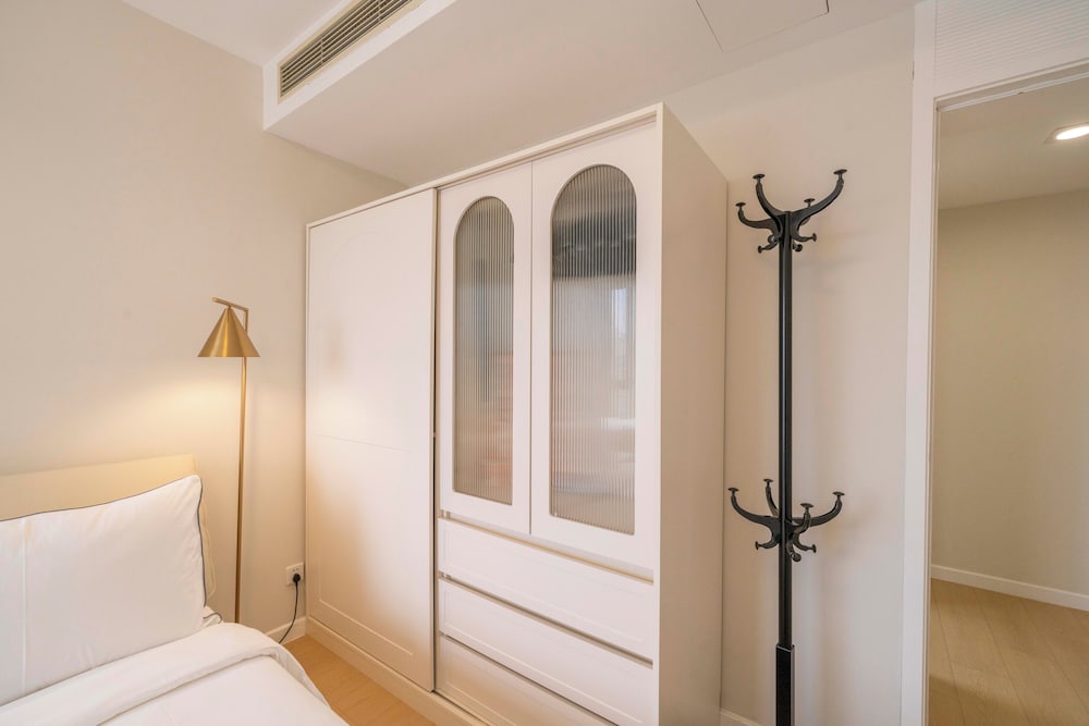 Tyms 3BR Duplex APT Xujiahui Shanghai