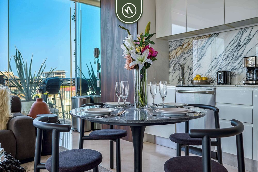 Luxury Corner Unit With Breataking Ocean Views