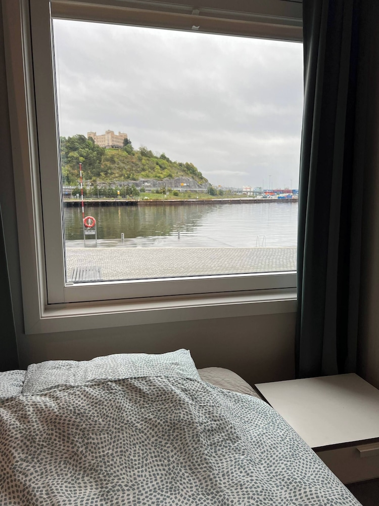 Stylish Seaview 4 Beds Central Apartment Sorenga
