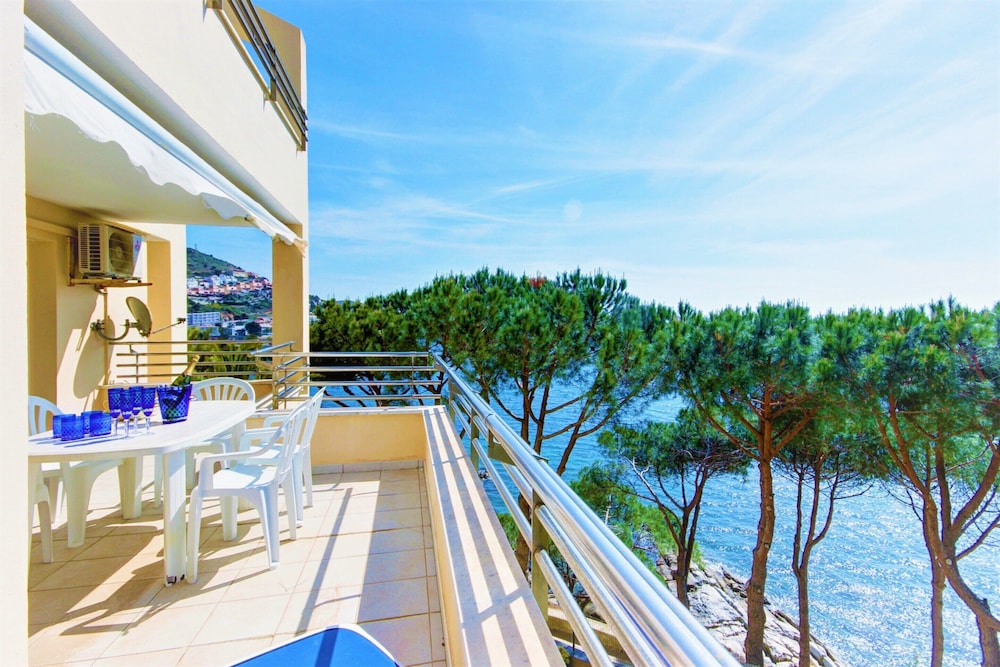 Apartment in Roses Near Sand Beach