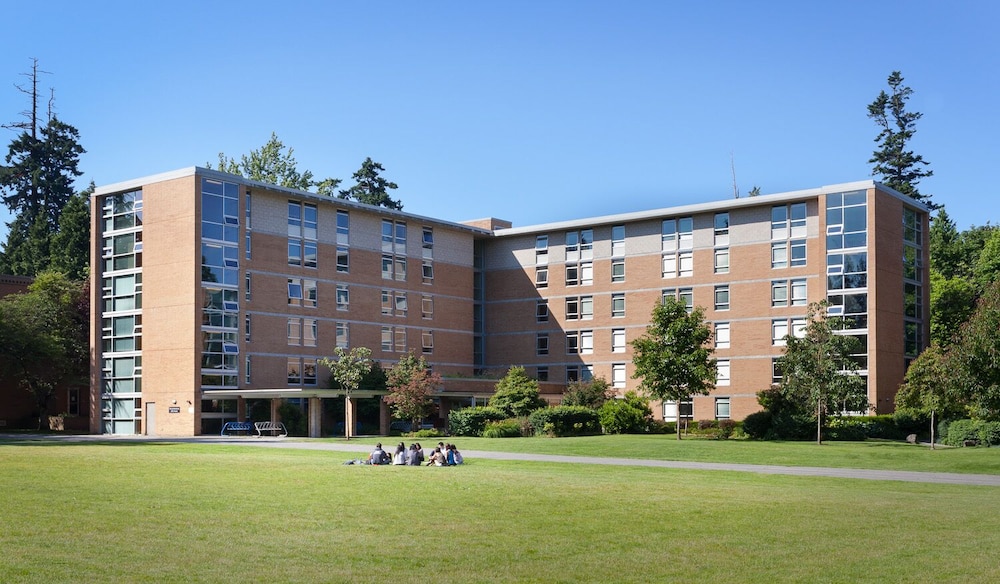 Pacific Spirit Hostel - Image 1