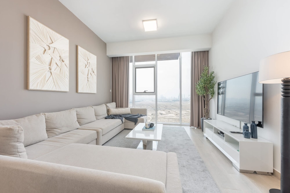 Sophisticated 1 Bedroom Apartment in Bloom Tower B