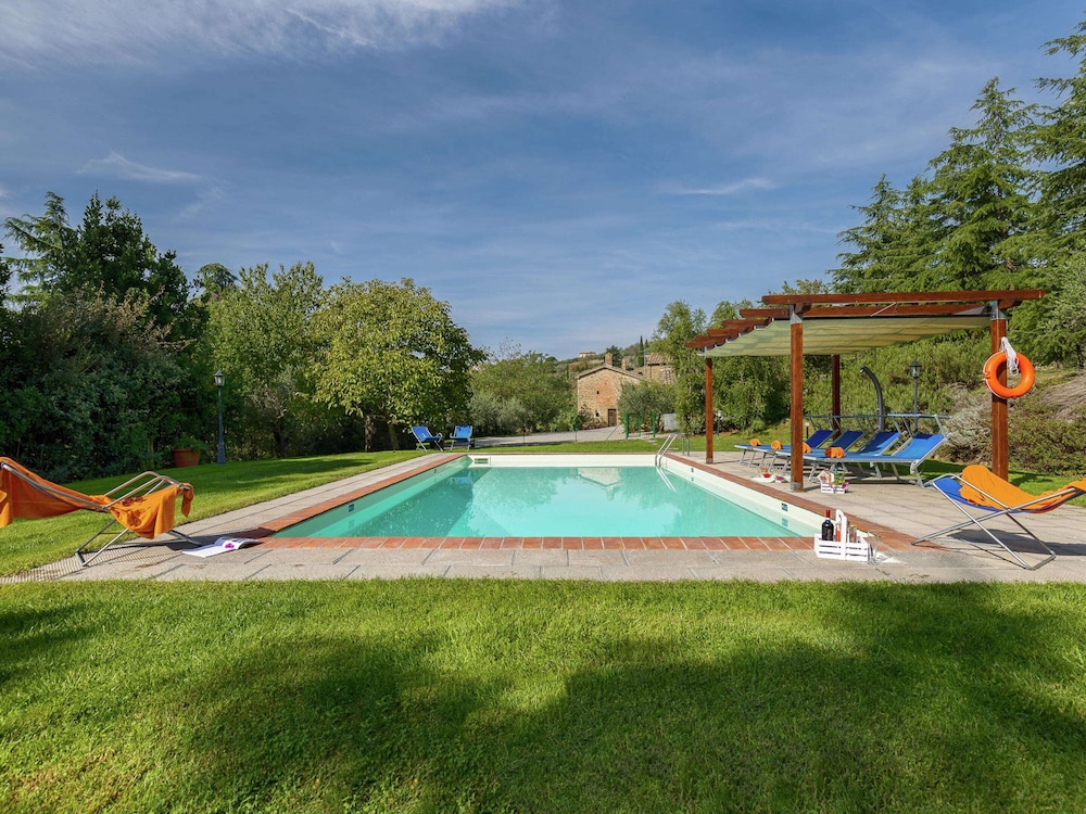 Spacious Cortona Villa view 3