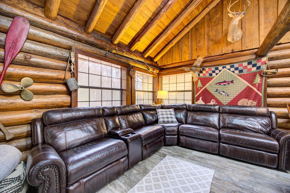 Secluded Beaver Lake Cabin w/ Private Dock!