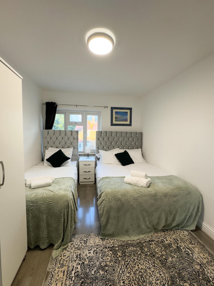 Heathrow Lodge B&B
