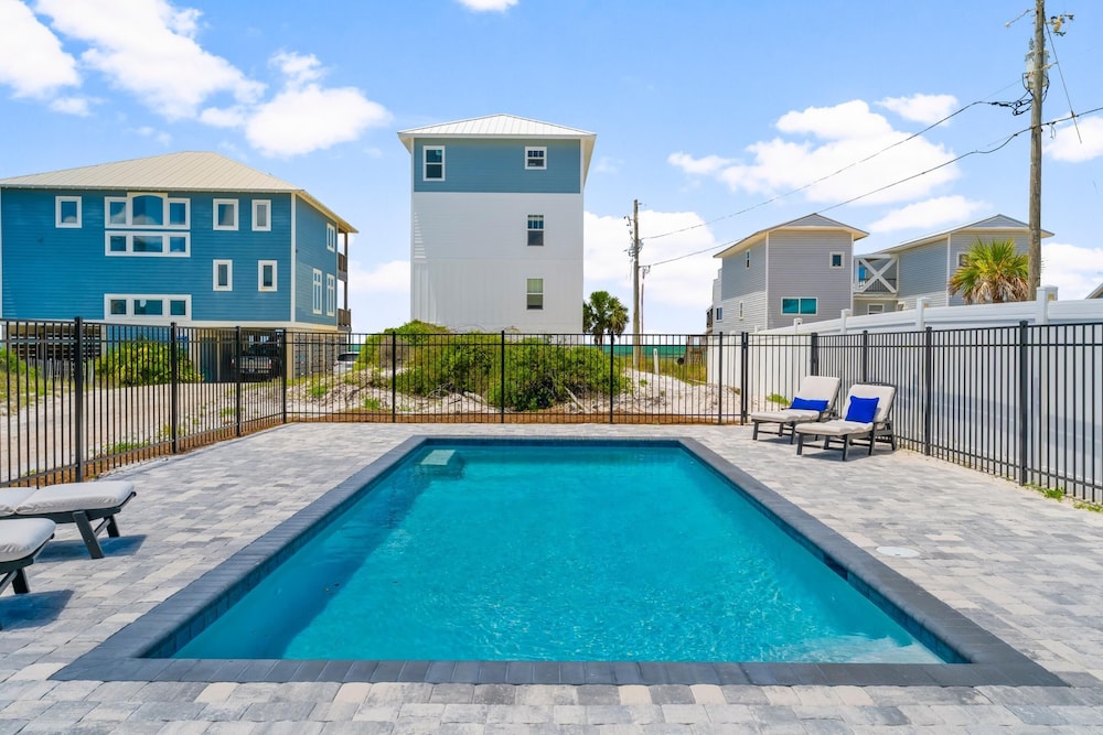 Pet Friendly Beach House - Beach Hop