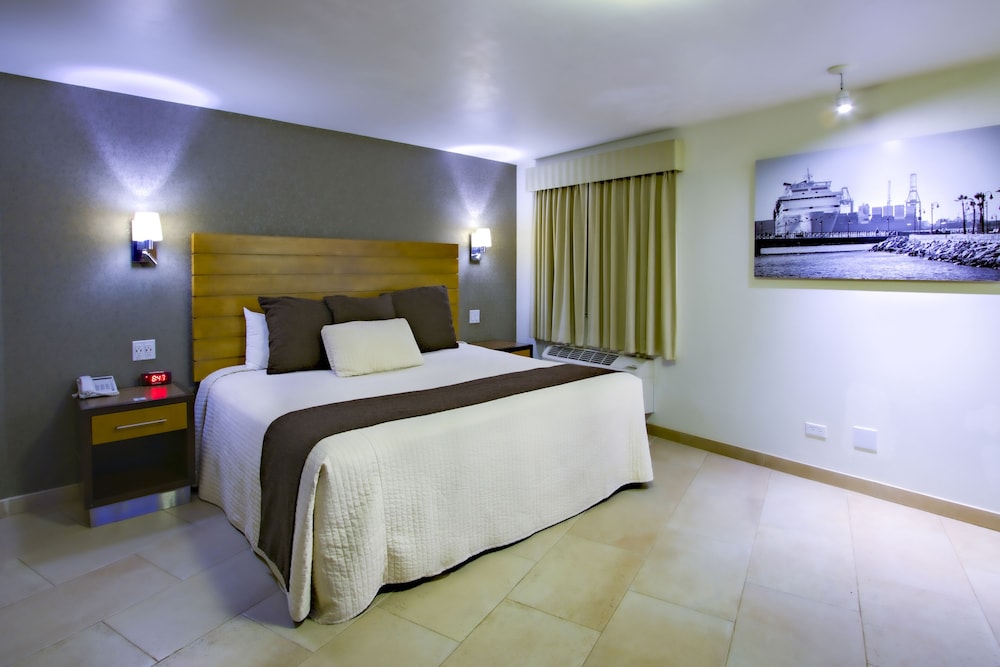 Ensenada Vacations - Hotel La Pinta - Property Image 44