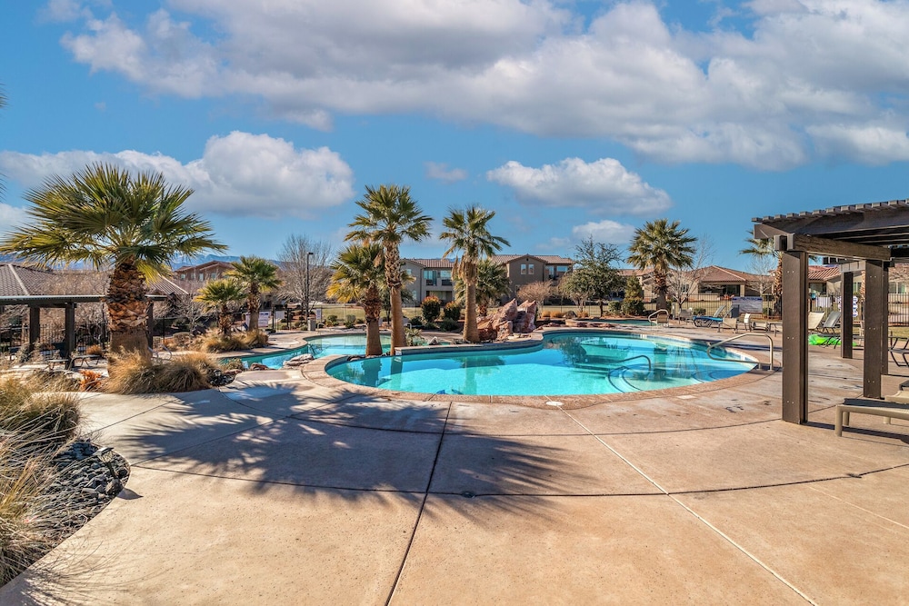 Paradise Village by Cloud Dream Homes