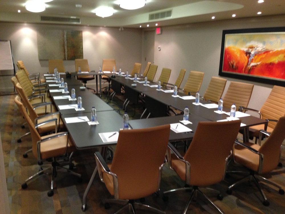 Niagara-on-the-Lake Vacations - The Shaw Club Hotel - Property Image 4