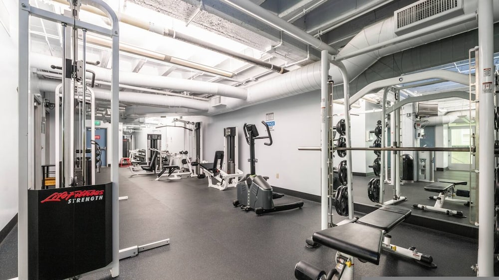 Luxury Downtown Phoenix Loft - Pool Gym Laundry
