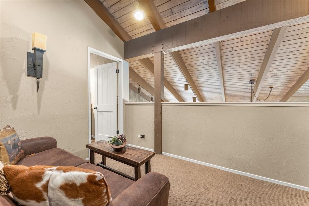Lake Tahoe Vacations - Swimsuit Required 4 Bedroom Home by RedAwning - Property Image 8