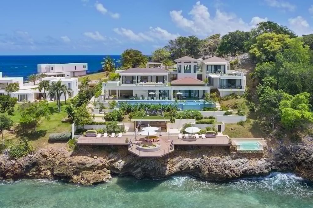 Gorgeous Beach House Perched Right Over the Ocean