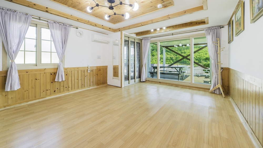 Namhae Hanuri Pension view 3