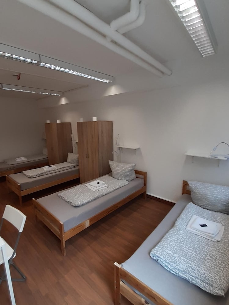 2-Rent Group Hostel Zimmer&Apartments GKP2