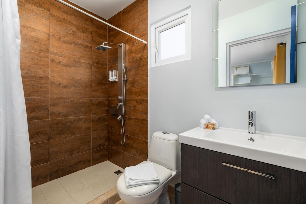 Tranquil 2br2ba Close to the Beach Shared Pool
