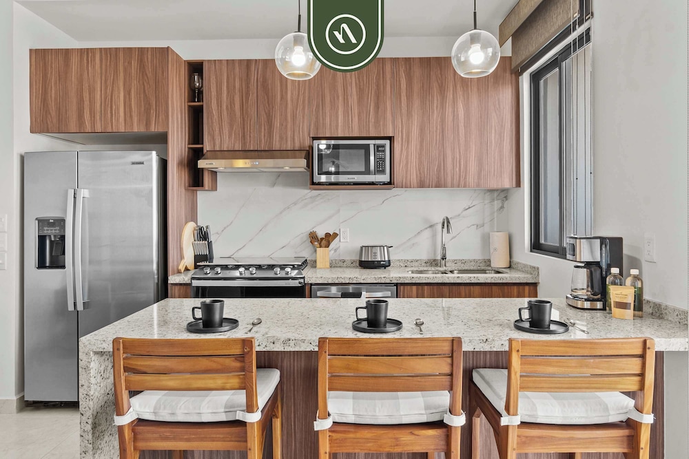 Luxury 2 BR - Downtown - Pool - Sunset in Terrace