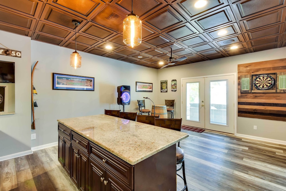 Lake Hartwell Home w/ Private Dock & Hot Tub! view 2