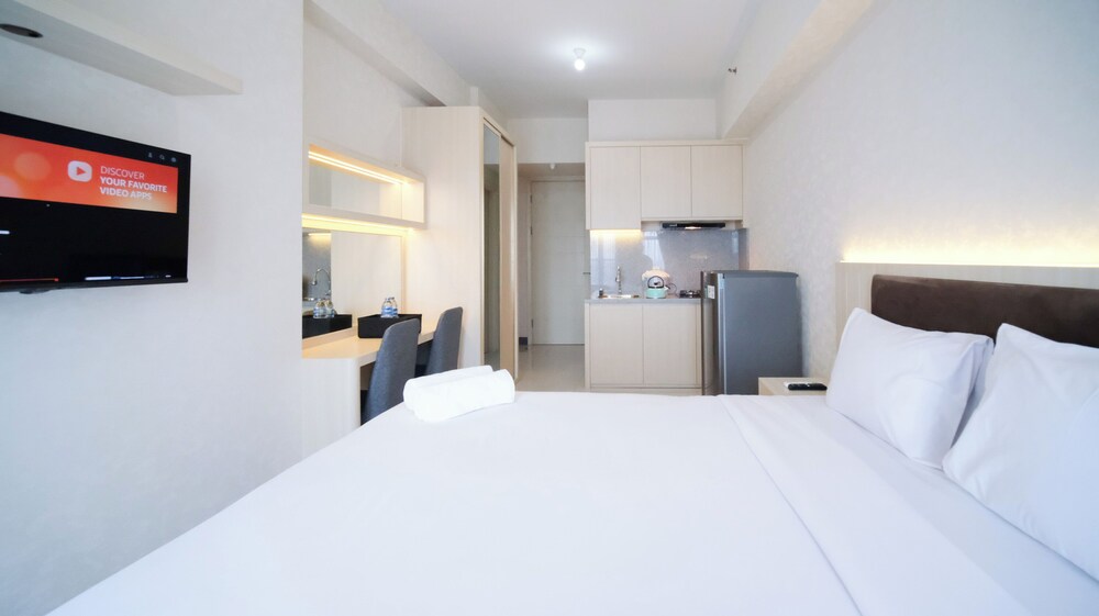 Nice And Modern Studio At Benson Supermall Mansion Apartment view 5