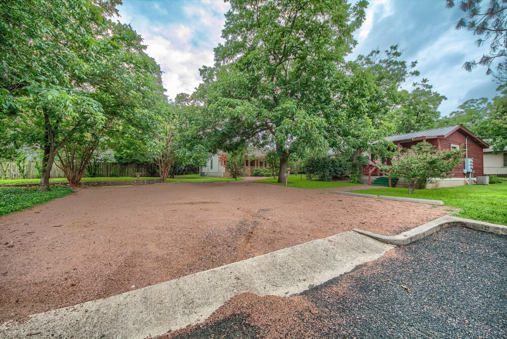 Annette's At Waldrip 1 Bedroom Cottage by RedAwning view 5