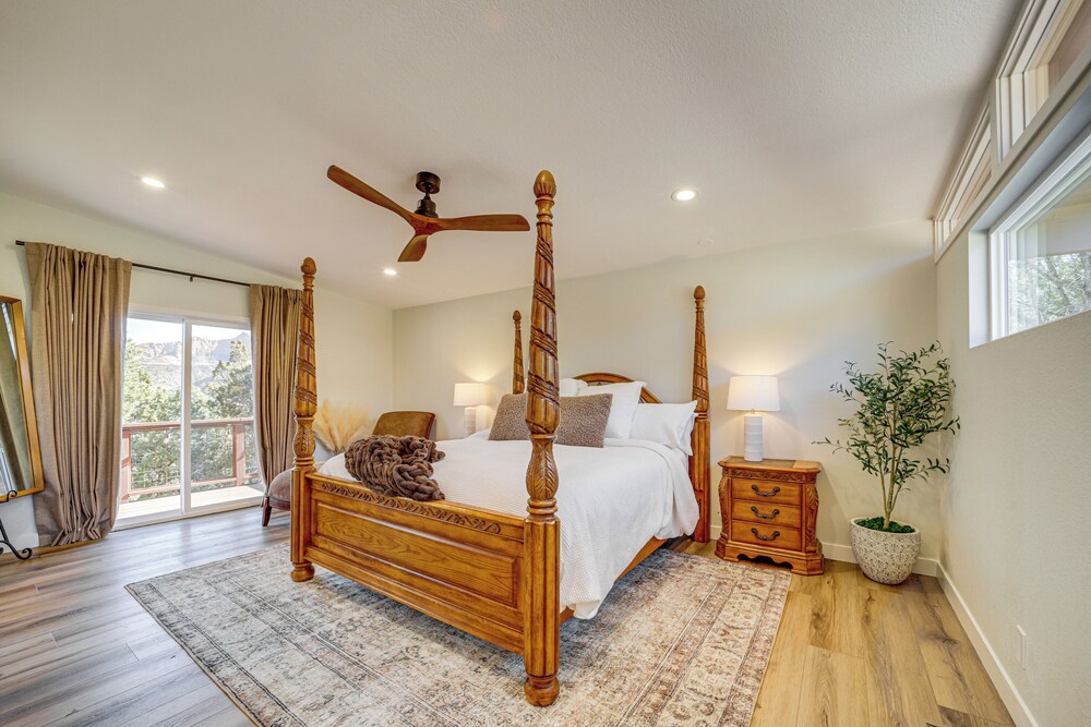< 1 Mi to Shops: Uptown Sedona Home w/ Hot Tub!