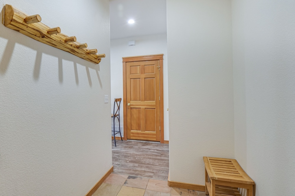 Winter Park Condo w/ Balcony & Mtn Views!
