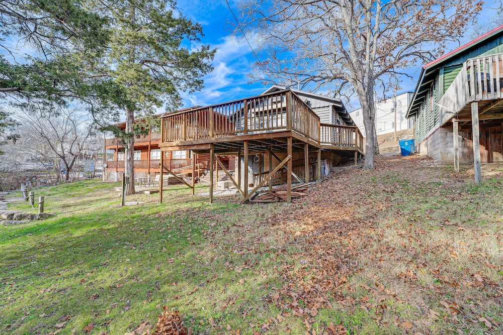 Inviting Cabin ~ 11 Mi to Silverdollar City view 3