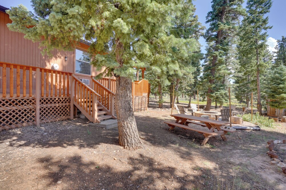 Spacious Duck Creek Village Cabin w/ Hot Tub! view 5