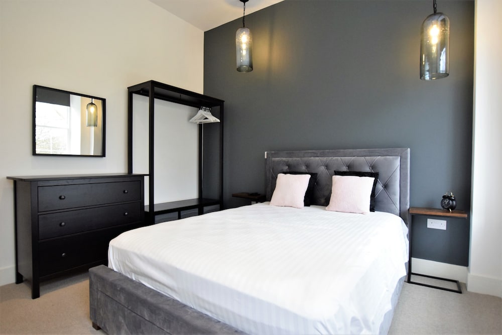 The Hubert - Your Apartment view 3