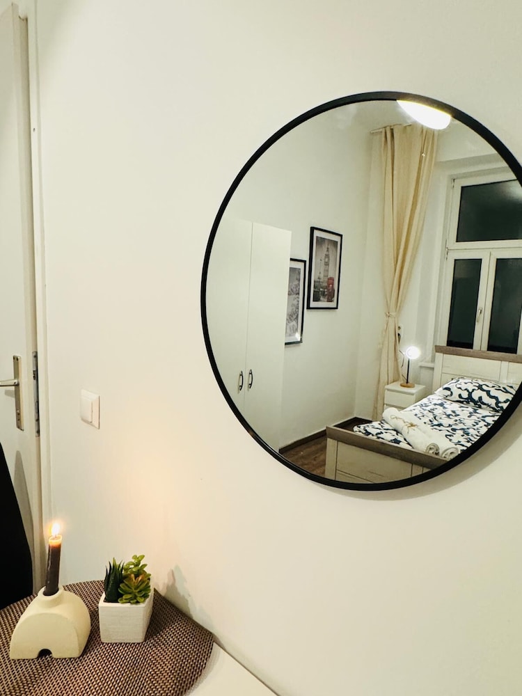 5BR Apt For 10 Walk to Kaufpark Alterlaa