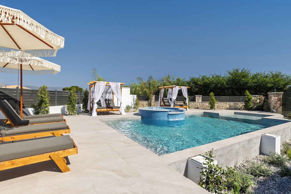 Oasis Luxury Residences
