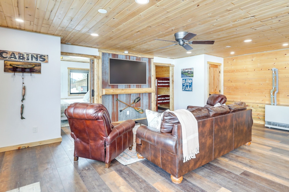 Modern Granby Retreat: Fish, Hike & Relax!