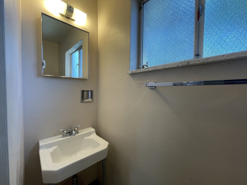 Uncle Toms Cottages - Property Image 9