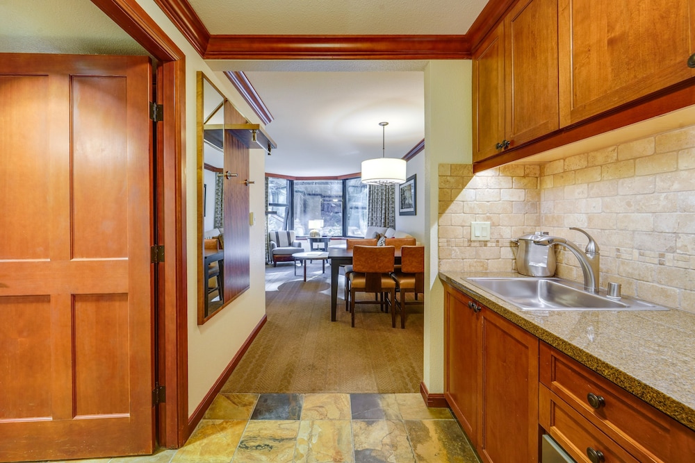 Lake Tahoe Vacations - Breathtaking Olympic Valley Gem: Walk to Chairlift - Property Image 10