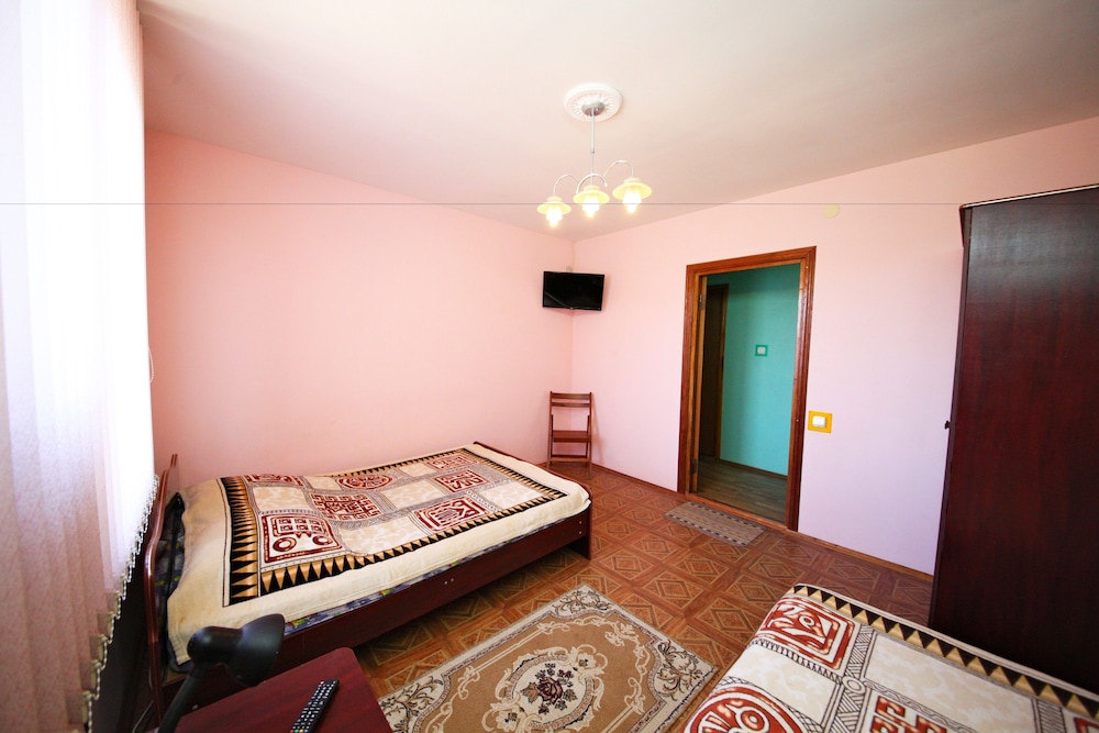 Guest House on Chernomorskaya Ulitsa
