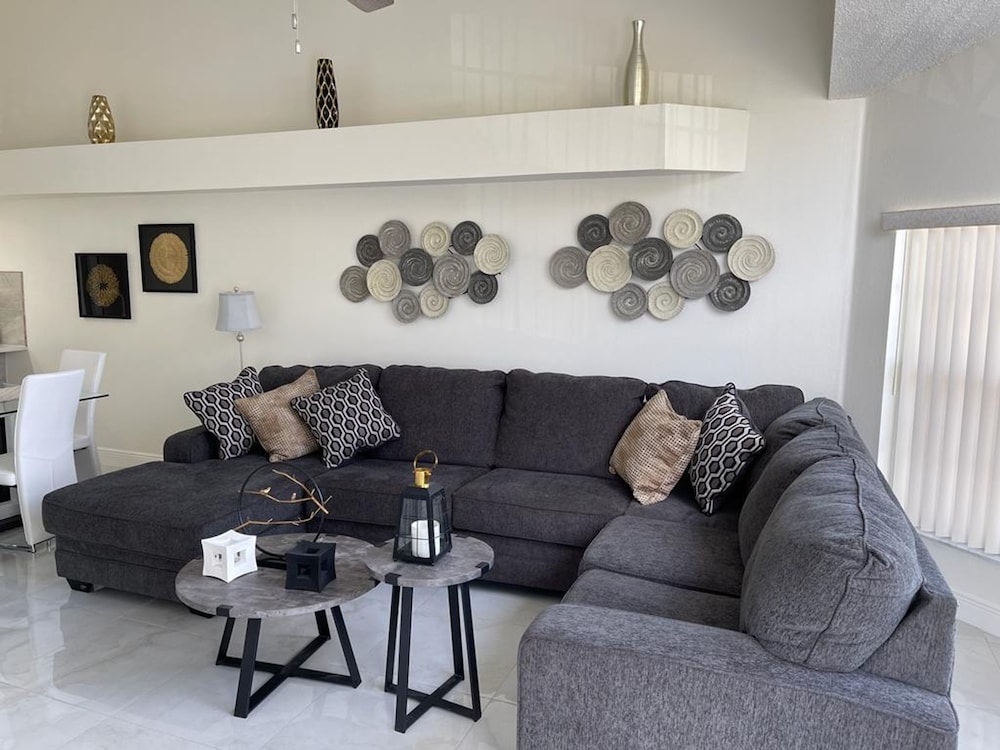 Grand Luxury 3BR Penthouse Near Disney Parks 2