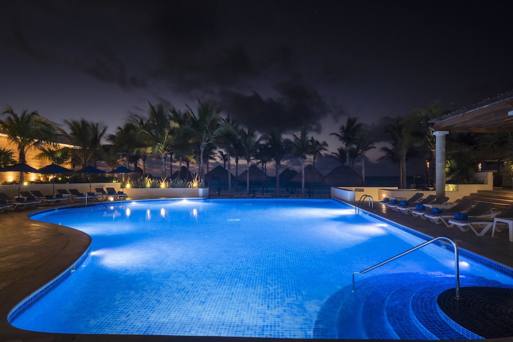 Hotel NYX Cancun All Inclusive