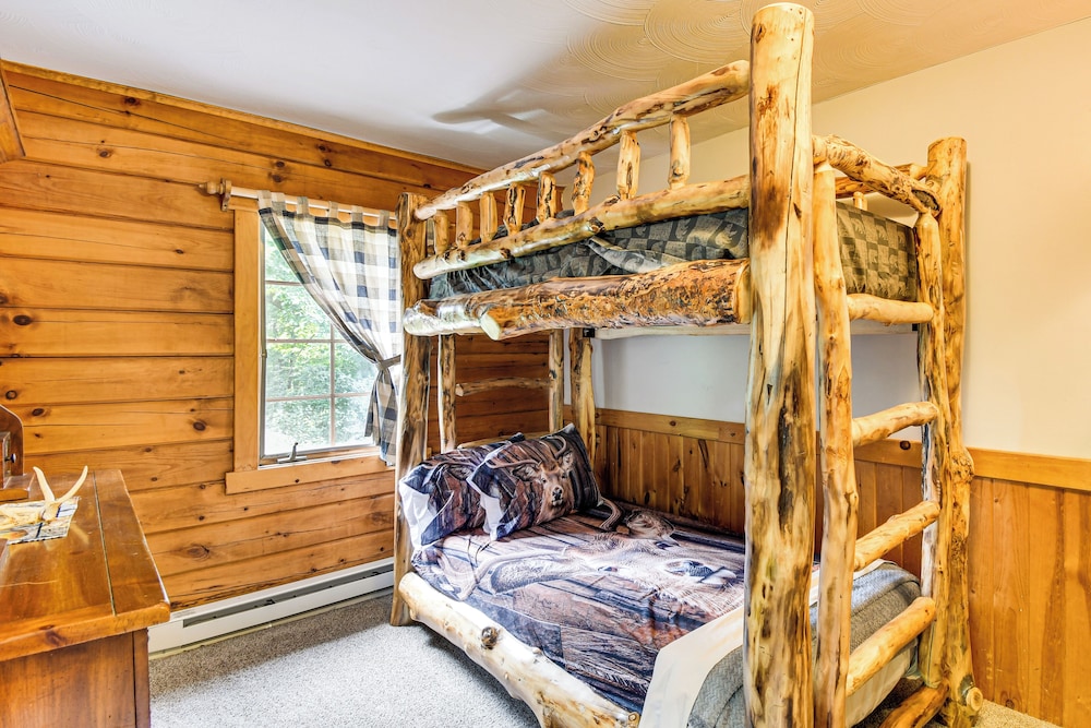 Private Hannibal Cabin With Sauna & Hot Tub!