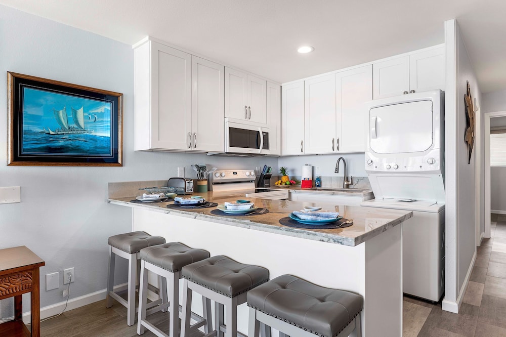 Ocean Front! - Second Floor With AC & Lanai! - Vrkcv