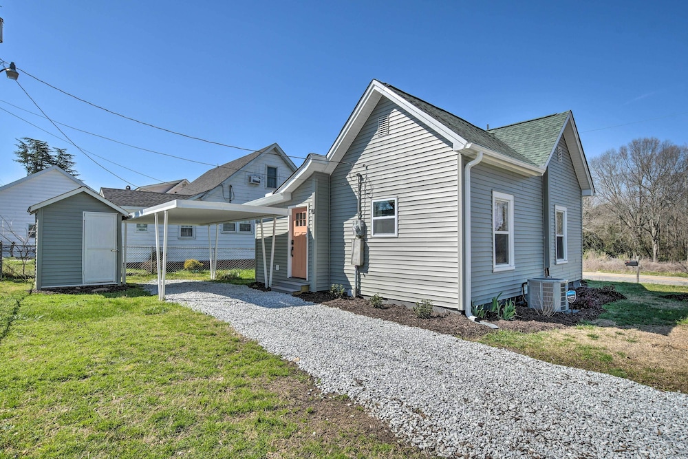 Cozy Home in Historic Area ~ 2 Mi to Main St! view 3