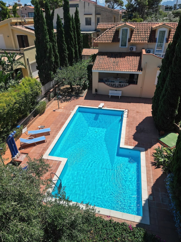 VFH Villa Cala del Cuore with pool