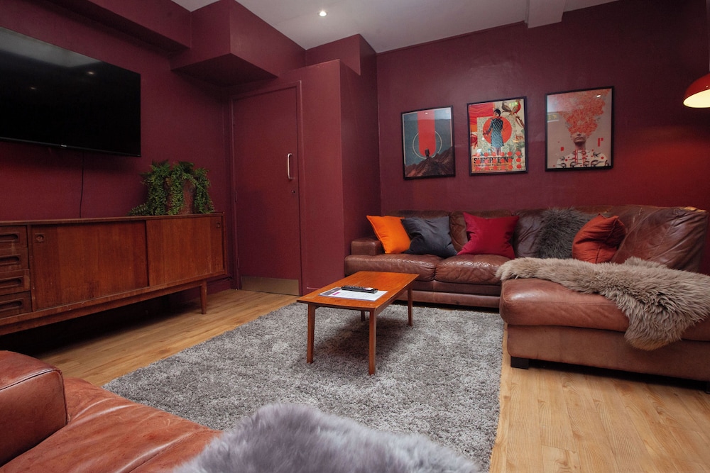 higgihaus 107 Sleeps 4 Monday - Friday