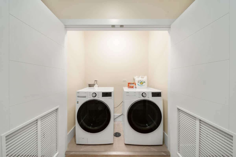 New Two Bed Condo by United Center With Balcony