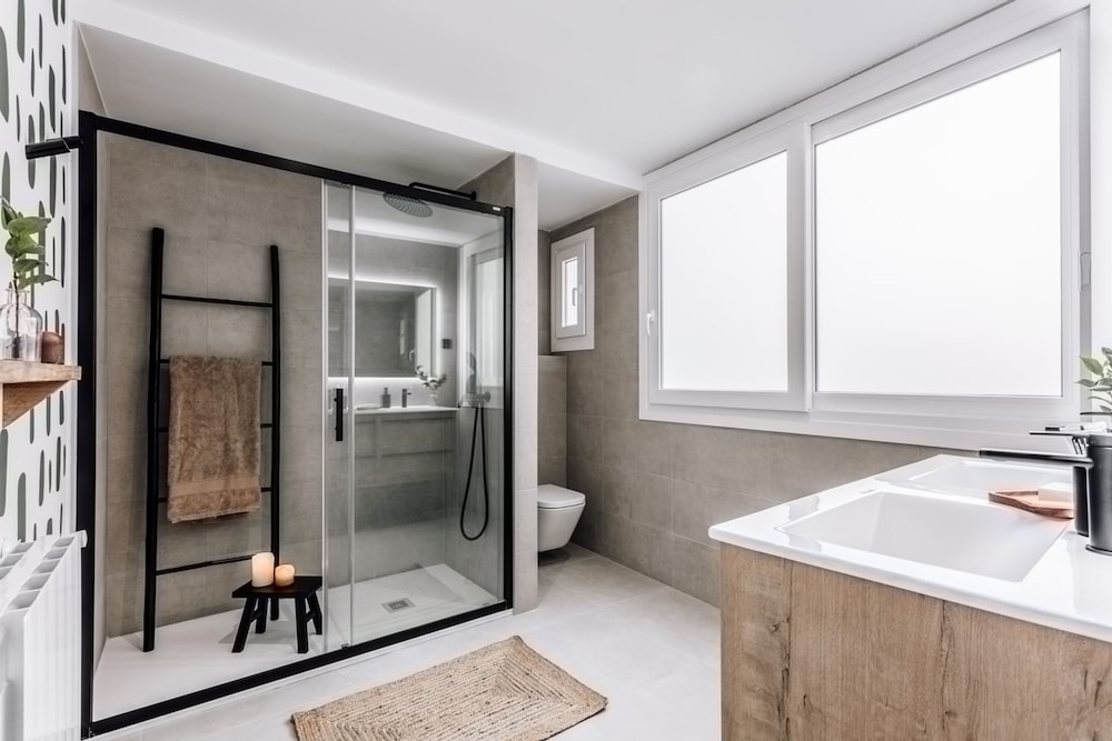 Lunda - 2 Bedrooms in Malasa a