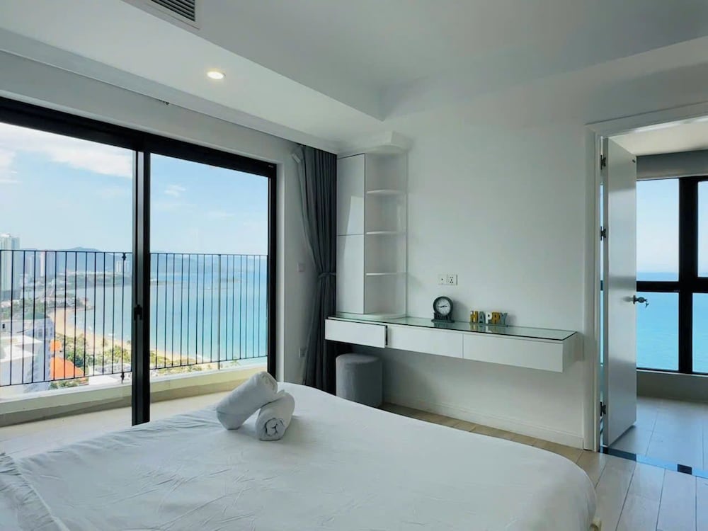 Gold Coast Balcony Serviced Apartment