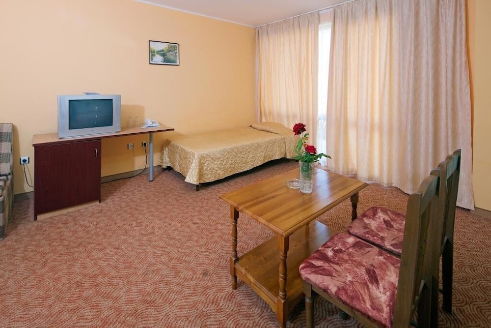 Kris Hotel