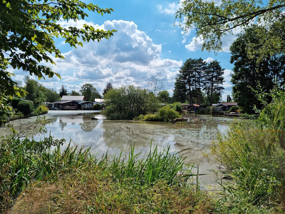 Tranquil Chalet in Geel With Garden