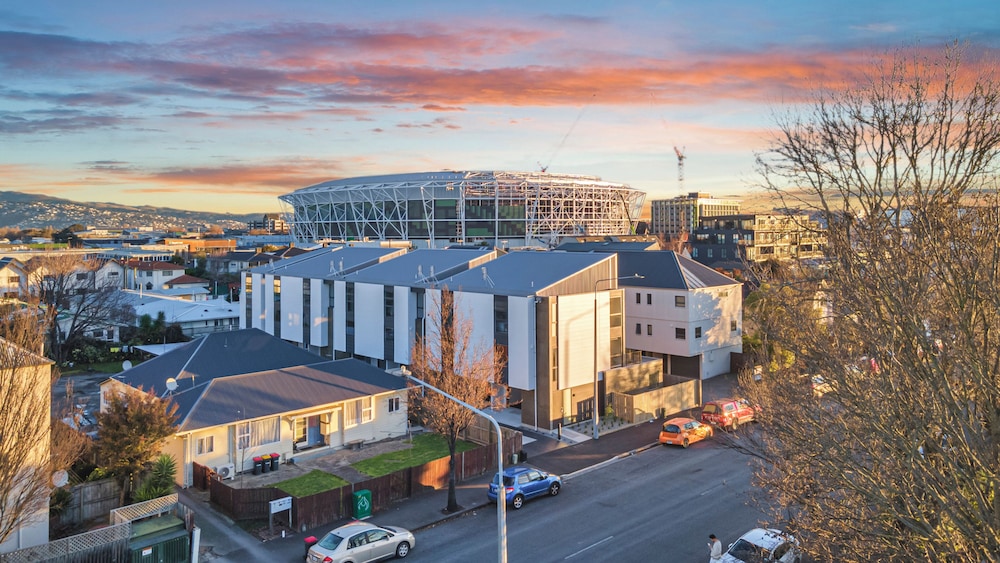 New Central Stay Near CHCH's Best