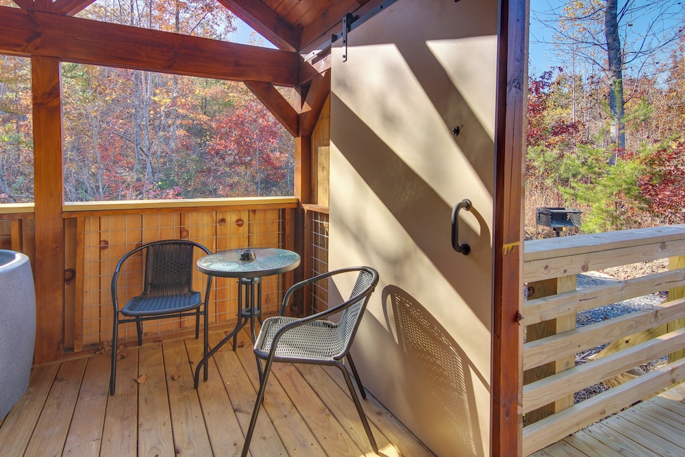 'feelin Feisty:' Blue Ridge Mtns Couple's Cabin